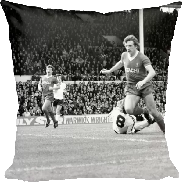 Tottenham Hotspur 2 v. Liverpool 0. March 1980 LF02-18-157 Local Caption Division