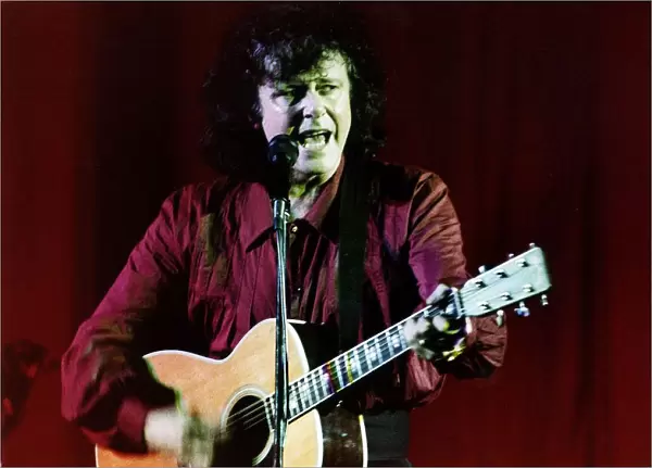 Donovan Pop Star of the 60s in Live concert in St. Ives