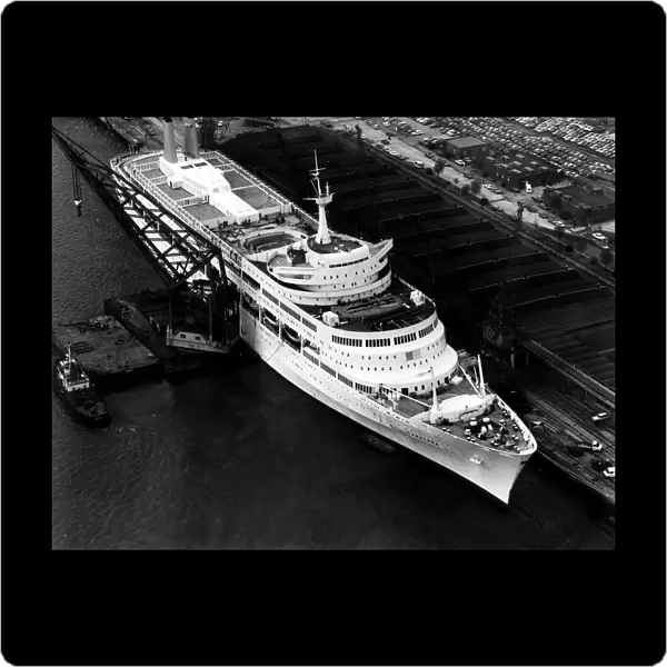 Ships: Canberra April 1982 - The luxury liner Canberra is berted at Southampton Dock to