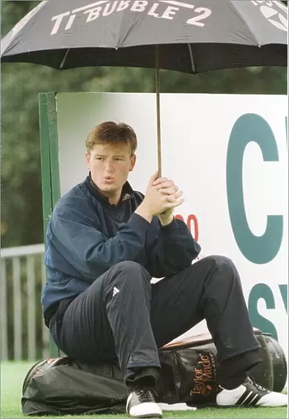 World Matchplay Golf, Pro-am Ernie Els waits for the rain to stop October 1998