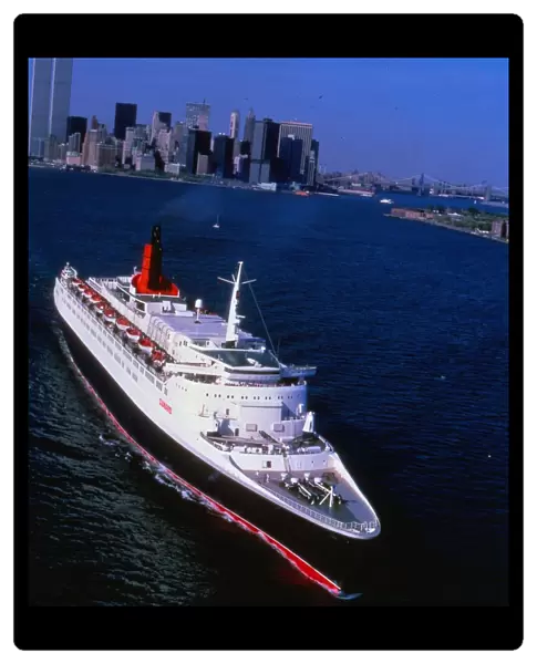 Ship Queen Elizabeth II leaving New York April 1994