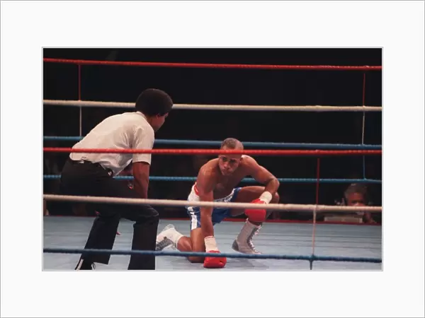 Lloyd Honeyghan boxer on the canvas being counted Mar 90 by the boxing referee