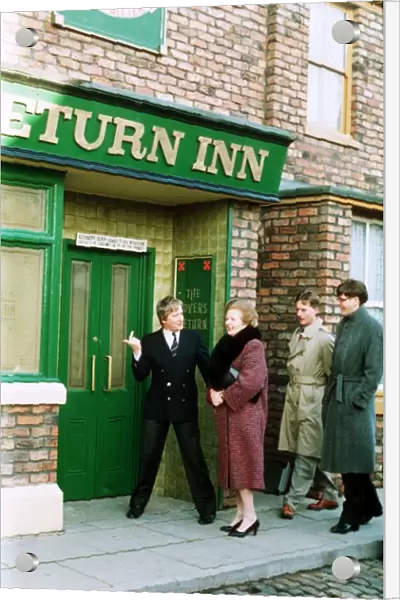 Margaret Thatcher outside the Rovers Return - Jan 1990 with members of the cast of