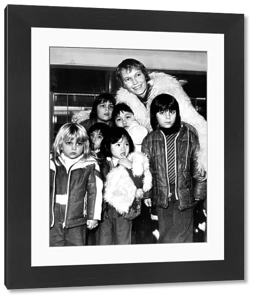 Mia Farrow Actress with children Dbase