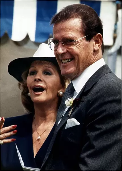 Roger Moore Actor With His Wife Luisa At The Epsom Derby June 1988 Dbase