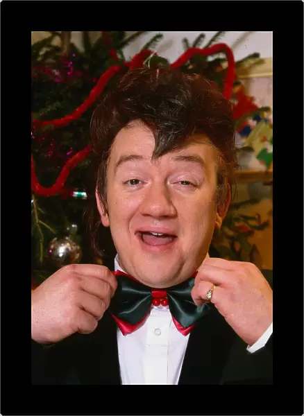 Mel Smith actor comedian adjusting green red bow tie A©mirrorpix