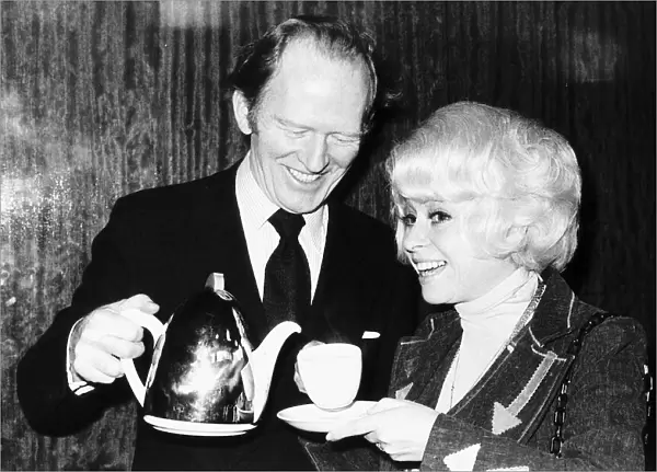 Actor Gordon Jackson pours tea for Barbara Windsor 1976