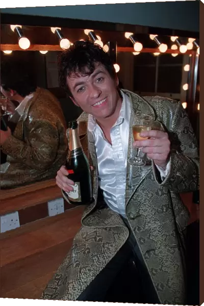 Shane Richie Actor  /  TV Presenter January 99 Back stage in his dressing room with his