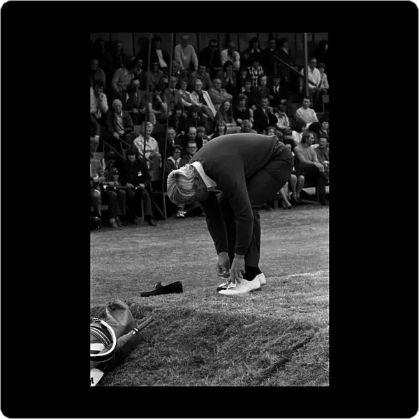 Jack Nicklaus golfer 1974 at golf clinic changing into golf shoes tying shoe lace
