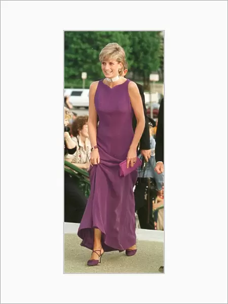 Diana, Princess of Wales, arrives at the Chicago Field Museum of Natural History for a