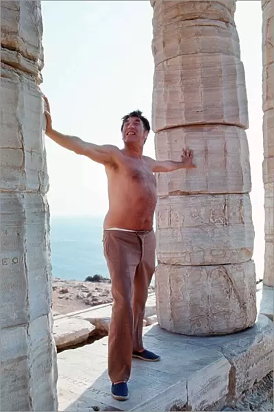 Frankie Howerd on holiday - August 1970 Dbase MSI