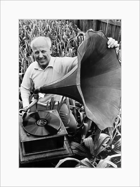 Bill Rutherford miner plays Cole Porter to his prize winning leeks