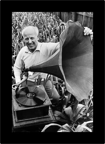Bill Rutherford miner plays Cole Porter to his prize winning leeks