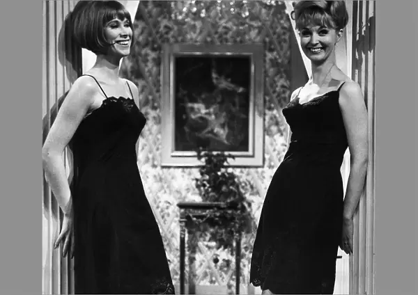 Nyree Dawn Porter Actress and Wendy Craig stars of play Couple Of Dry Martinis