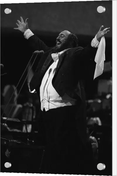 Tenor Luciano Pavarotti in concert 1991