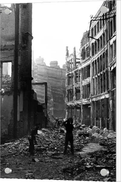 WW2 scene in the City of London