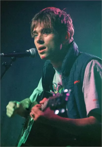 Blur 1997 Damon Albarn singer and playing guitar