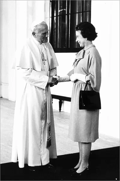 Pope John Paul II holds hand of Queen Elizabeth II 1982