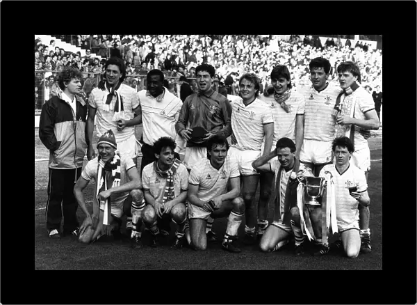 Chelsea with the Full Members Cup ay Wembley 1986