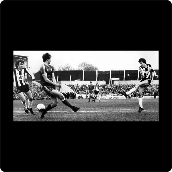 Newcastle United v QPR. Kenny Wharton blasts the ball past Glenn Roeder