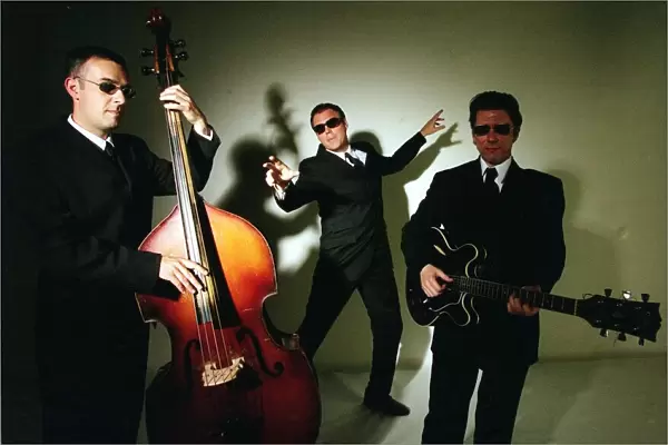 MEN IN BLACK FASHION. PIC SHOWS L-R MUSICIANS ROY PERCY