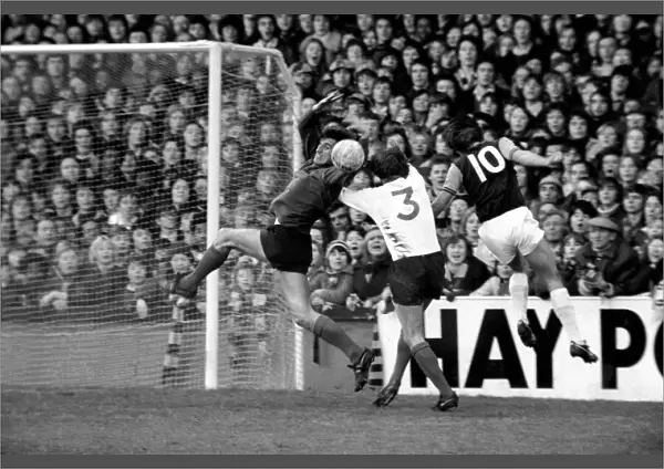 Football: F. A. Cup: West Ham F. C. (0) vs. Liverpool F. C. (2). January 1976 76-00045-001