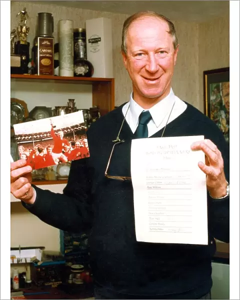 Jack Charlton signs the famous 1966 Bobby Moore World Cup victory picture to finish all