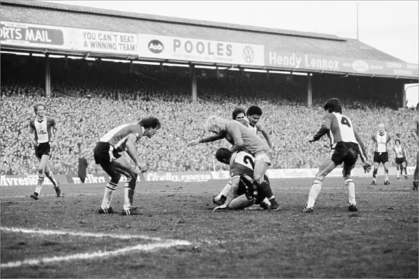 FA Cup 5th round tie. Portsmouth 0 v. Southampton 1. Alan Biley causes problems for