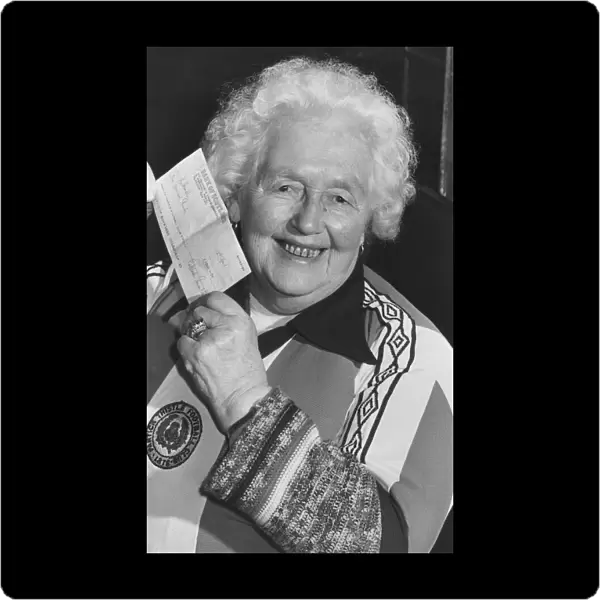 Margaret Cameron, 85, holds up her cheque for !000 after winning the first draw in