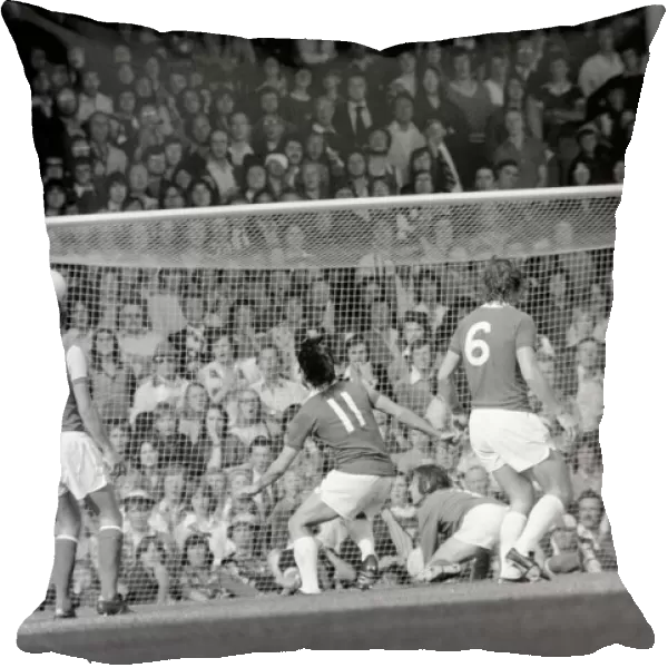 Division I. Arsenal (2) v. Leicester City (2). September 1975 75-04972-014