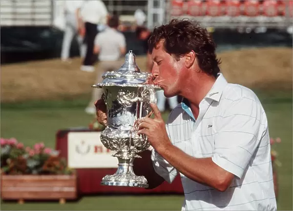 Mike Allen golfer with Scottish Open trophy July 1989