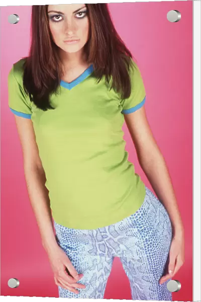Summer fashion clothes with model wearing green blue v neck t-shirt leggins  /  leggings