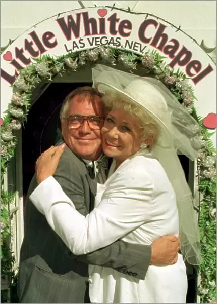 Bill Tarmey and Liz Dawn in remarry scene Las Vegas 1997 Bill