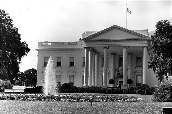 White House Washington July 1970, Flag flying