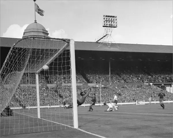 1962 World Cup Qualifying match at Wembley Stadium. England 2 v Portugal 0