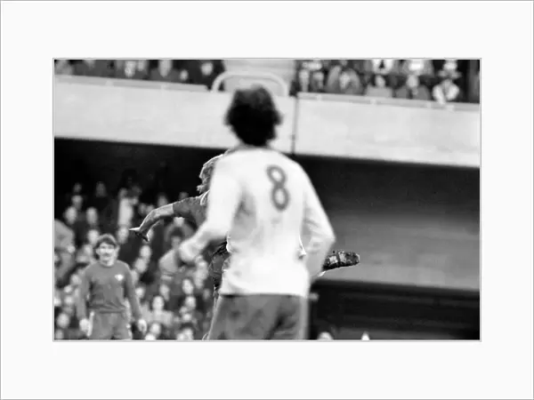 Football: Chelsea F. C. vs. Sheffield Wed. F. C. January 1975 75-00060-019