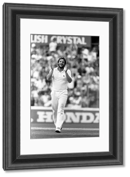 The Ashes England v Australia 6th Test at The Oval August 1981 Ian Botham applauds