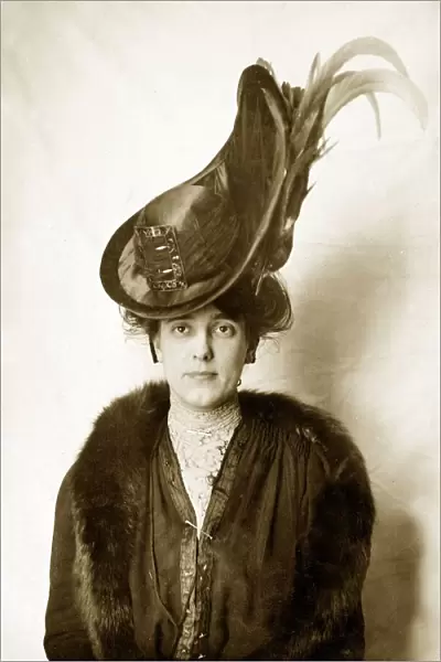 Edwardian mannequin models a Skyscraper hat Clothing Women Feather