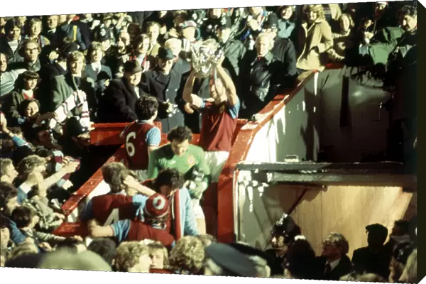 Aston Villa v Everton League Cup final 2nd replay at Old Trafford, 13th April 1977