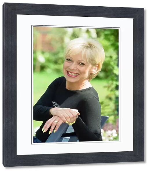Actress Denise Welch seen here pictured in her garden 17th June 1999