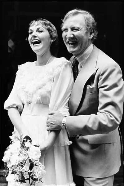 Leslie Phillips Actor Marries Actress Angela Scoular In London Dbase MSI