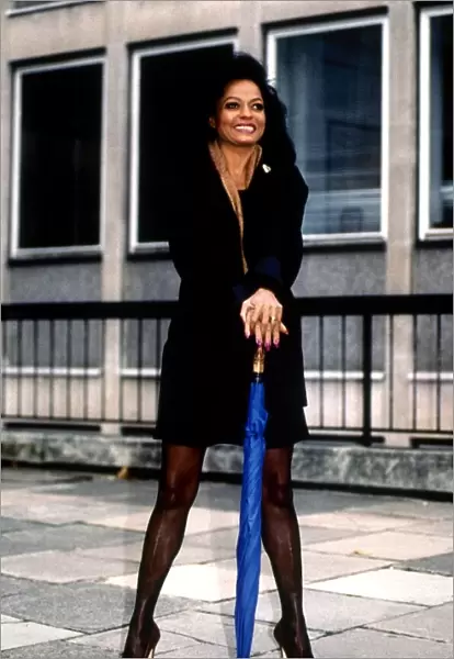 Diana Ross celebrates 30 years in showbusiness outside the EMI headqaurters in London