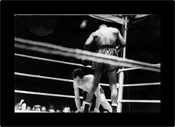 Sport - Boxing - Ronnie James taking one of his seven counts during his bout v Ike