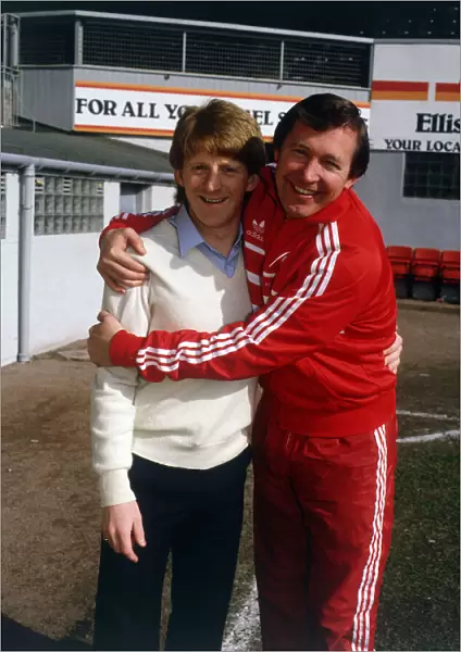 Aberdeen manager Alex Ferguson with arms around Gordon Strachan, 1985