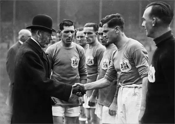 FA Cup - 1927 - Cardiff City v Arsenal - King George V is introduced to the Cardiff team