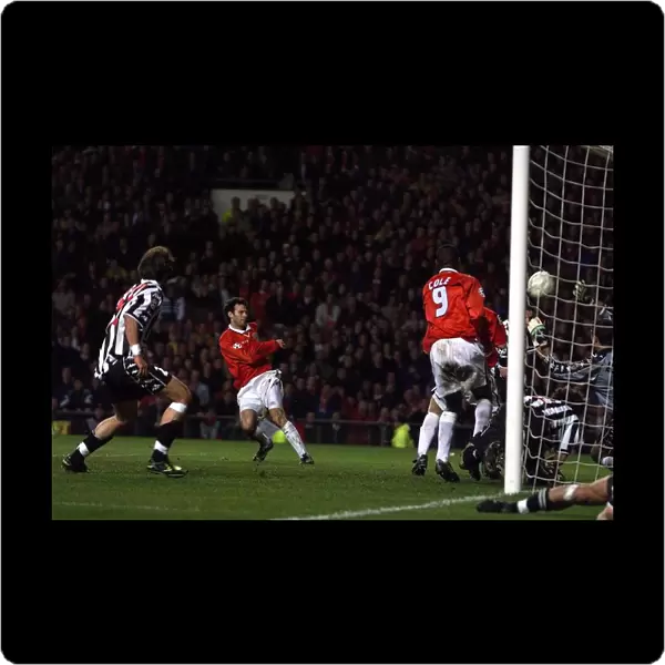 Manchester United v Juventus European Cup Semi Final April 1999 Ryan Giggs scores a late