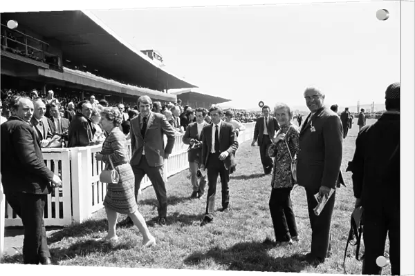 Owners and special guests leave the course before the start of the 1971 Andy Capp