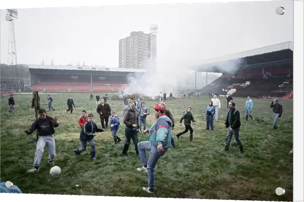 Thousands of Charlton fans attended the derelict, weed-strewn Valley football ground in