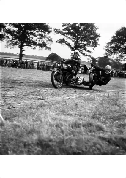 Surrey Hills Motor Club - Grass track meeting at Capel. Surrey, September 1952 C4534
