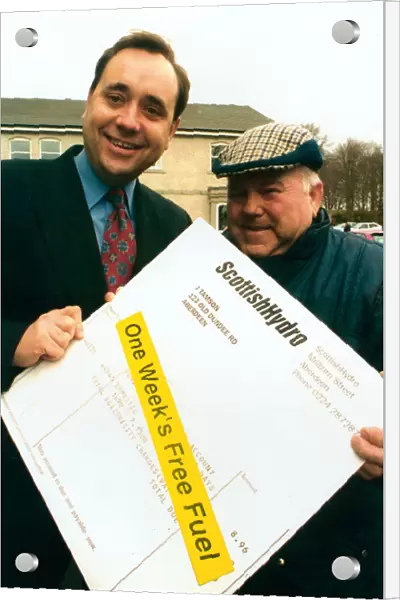 Stan Morrice, 69, of Aberdeen gets a hand with his fuel bill from Alex Salmond MP